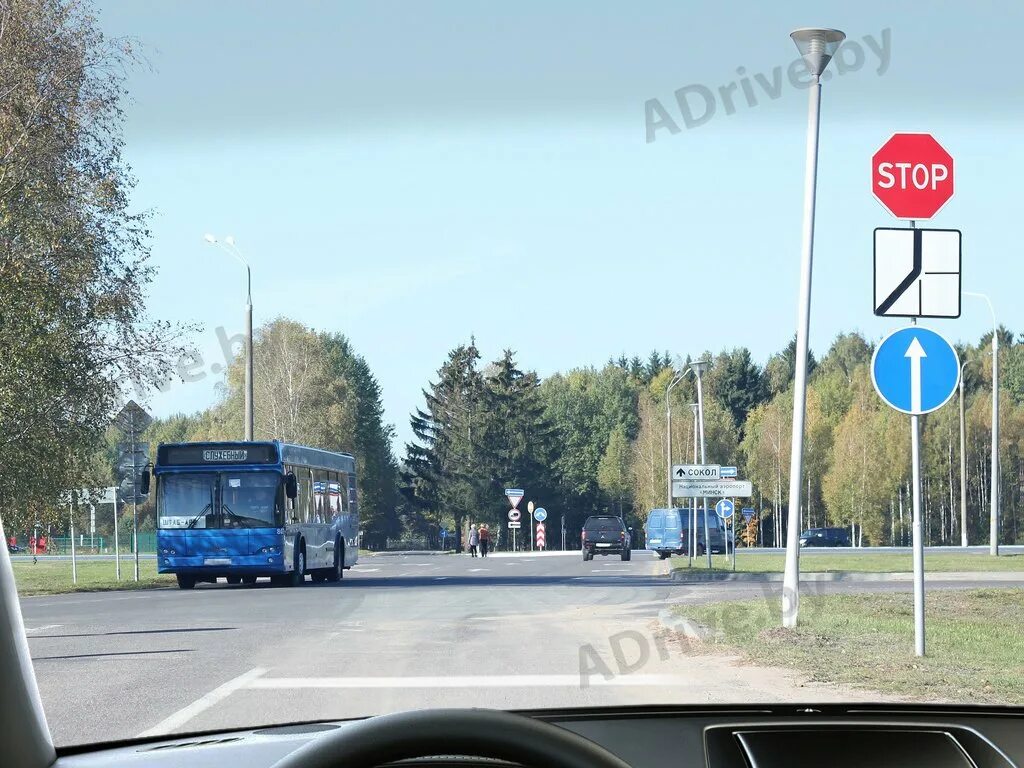 Знак движение без остановки запрещено на перекрестке. Знак движение запрещено на перекрестках. Знак движение без остановки запрещено фото. Перекресток движение без остановки запрещено. 2 часа без перерыва