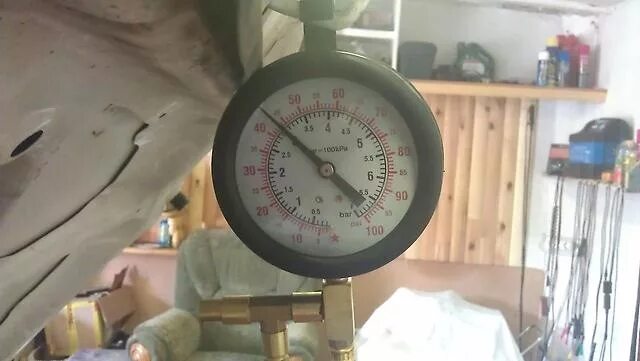 Какое давление должно быть в коробке. Давление бензонасоса камри 40. замер давления топлива toyota camry 40 2.4. тойота камри 40 давление топливного насоса. давление бензонасоса.