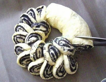 Маковый рулет с дрожжевым тестом
