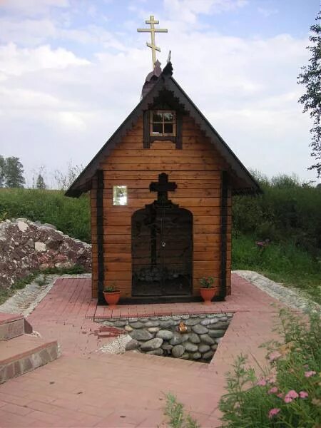 Святые источники в москве. Мисайлово часовня Родник. Родник часовня Анненково. Святой источник лшково Истра. Святой источник в Москве.