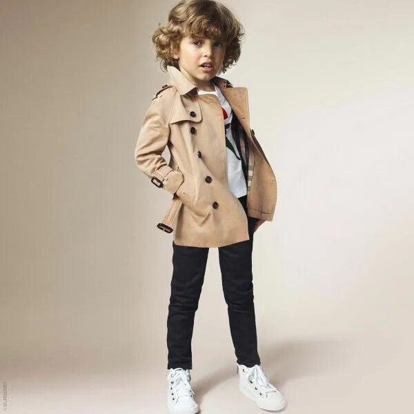 Мужская детская мода. Мужская детская мода. Фашен кид. Кожаная куртка burberry children. Костюм на мальчика дольче габбана.