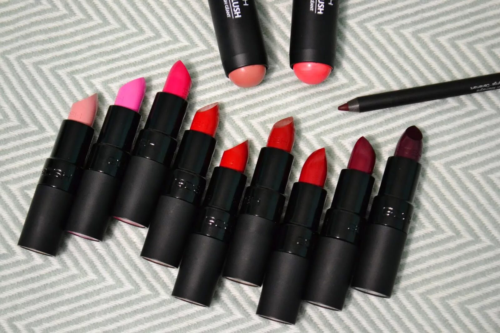 Gosh velvet touch lipstick matt spice 025. Velvet touch. Velvet touch. помада gosh velvet touch. Velvet touch.