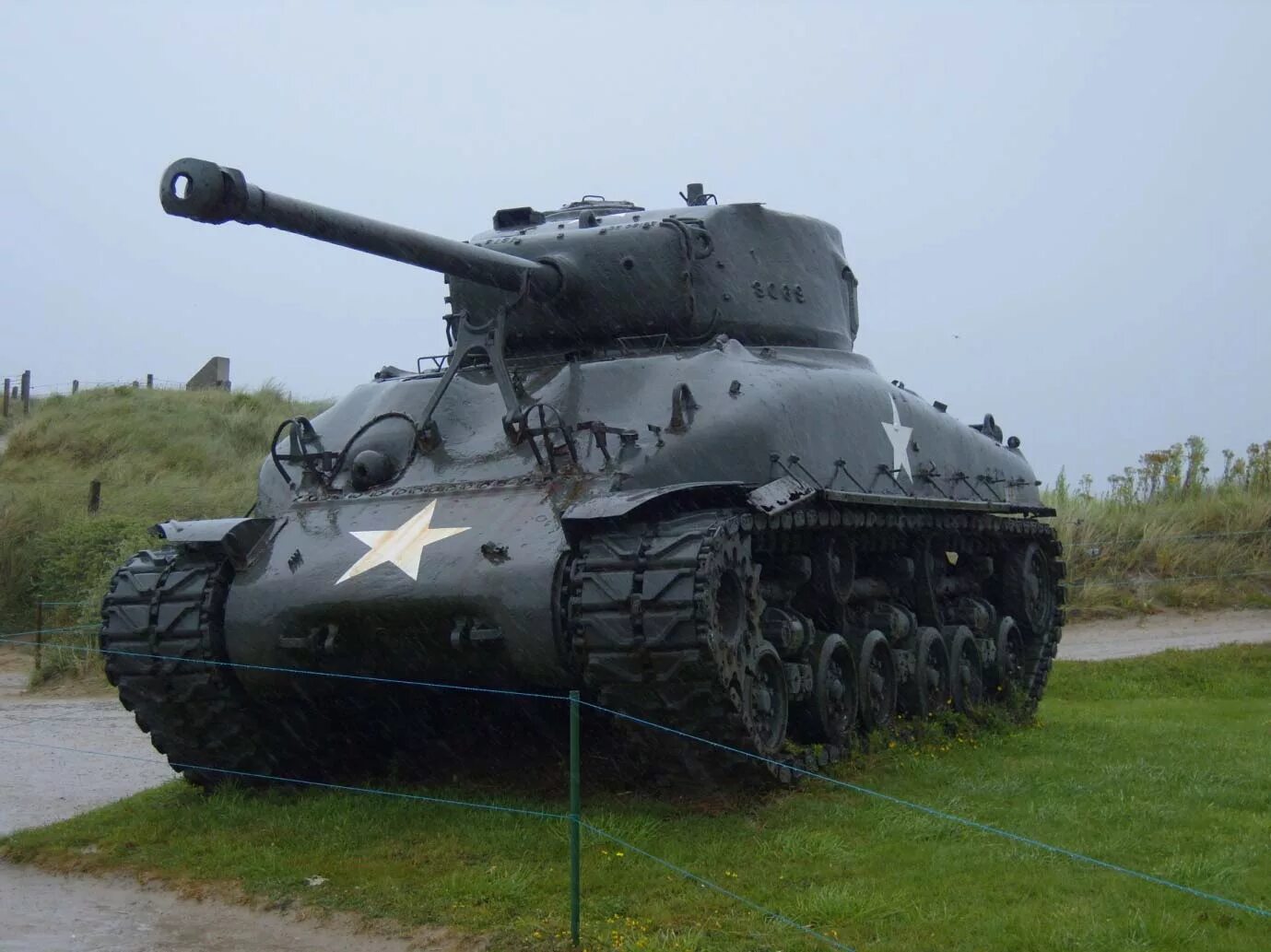 Танки американские второй. Американский танк "Шерман". Танк m4 Sherman. Американский танк ШЕРМО. Американский танк 2 мировой войны Шерман.