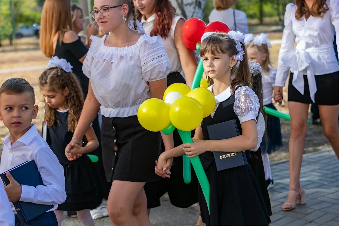 Русско-американская школа Волжский. Русско американская школа в Волжском. Ученики русско американской школы Волжский. Волжский школы телефоны