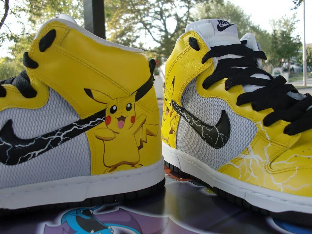 Nike Dunk Pikachu. Найк Dunk кастом. Nike Dunk Custom. SB Dunk Nike покемон.