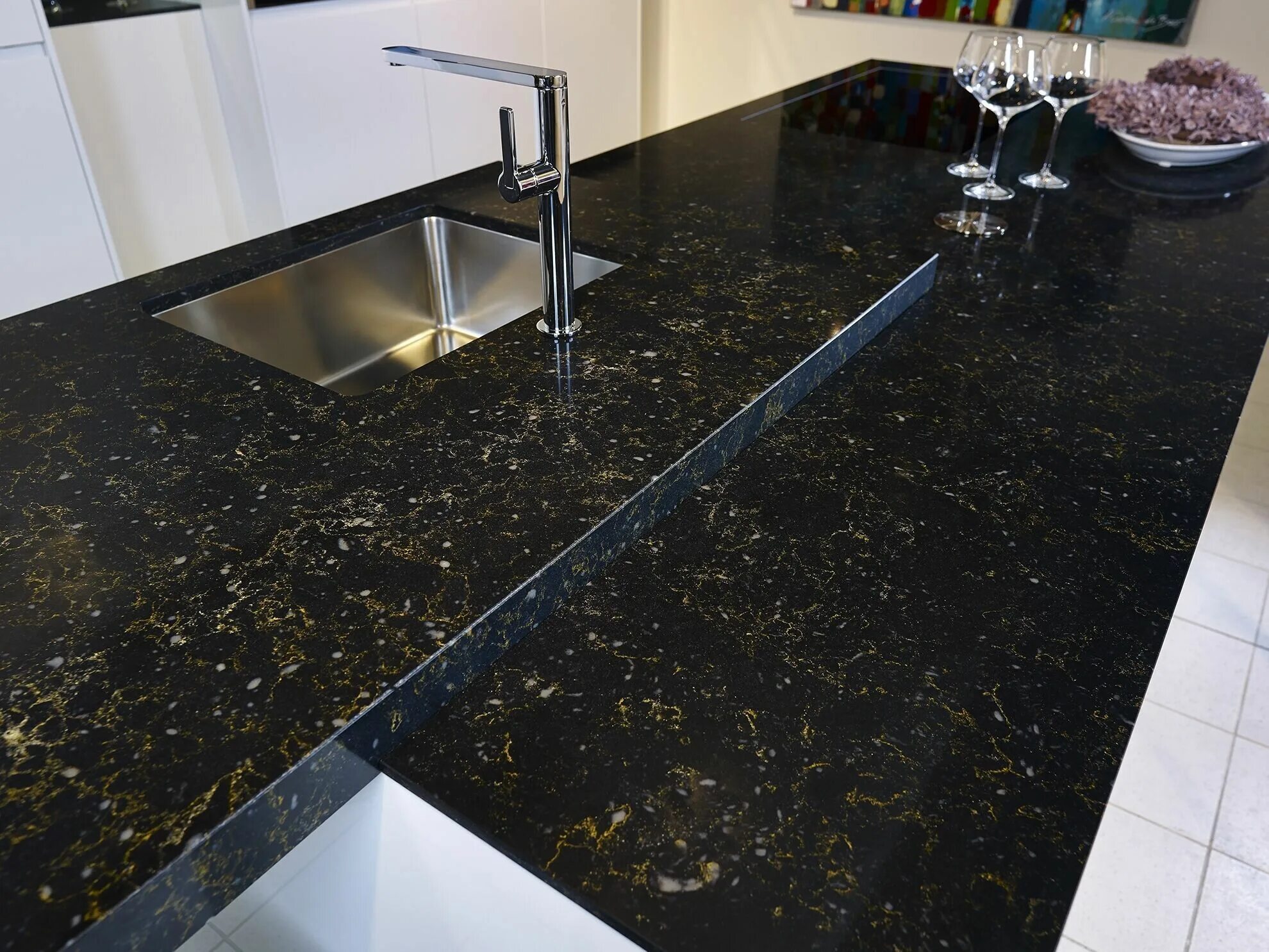 Столешница черный камень для кухни. Silestone кварцевый агломерат. Кварц агломерат столешница. Doradus (13) Silestone столешница для кухни. Silestone кварцевый агломерат черный.