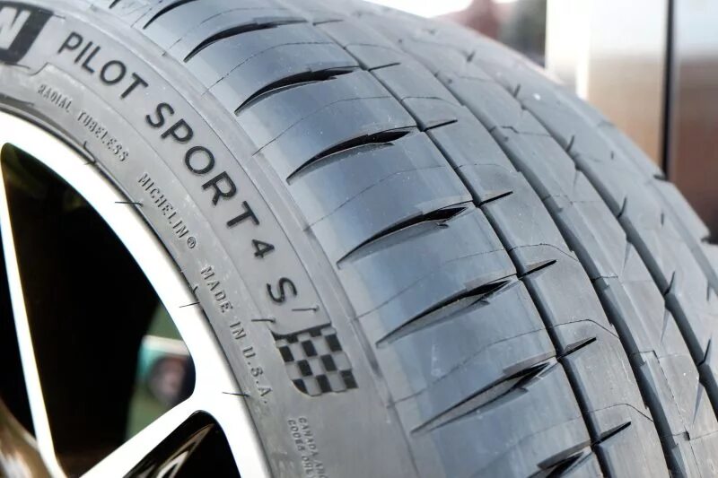 Pilot sport шины. Michelin Pilot Sport 4s. Michelin Pilot Sport 4. Шины Мишлен пилот спорт 4 s. Michelin Pilot Sport 4s Treadwear.