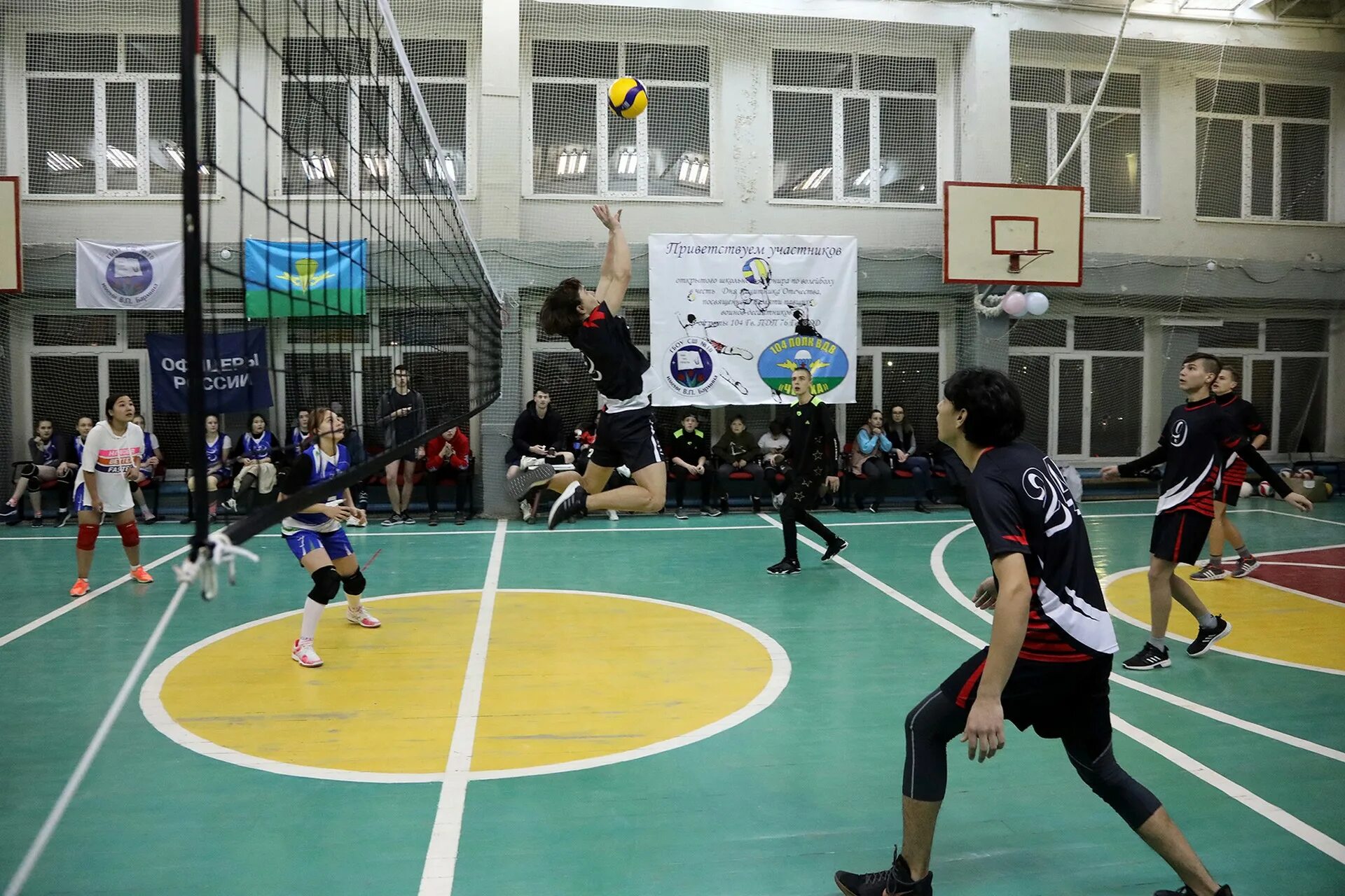 как проходят школьные соревнования по волейболу. волейбол в школе. турнир по волейболу в моршанске. волейбол в моршанске девочка. волейбол калуга.