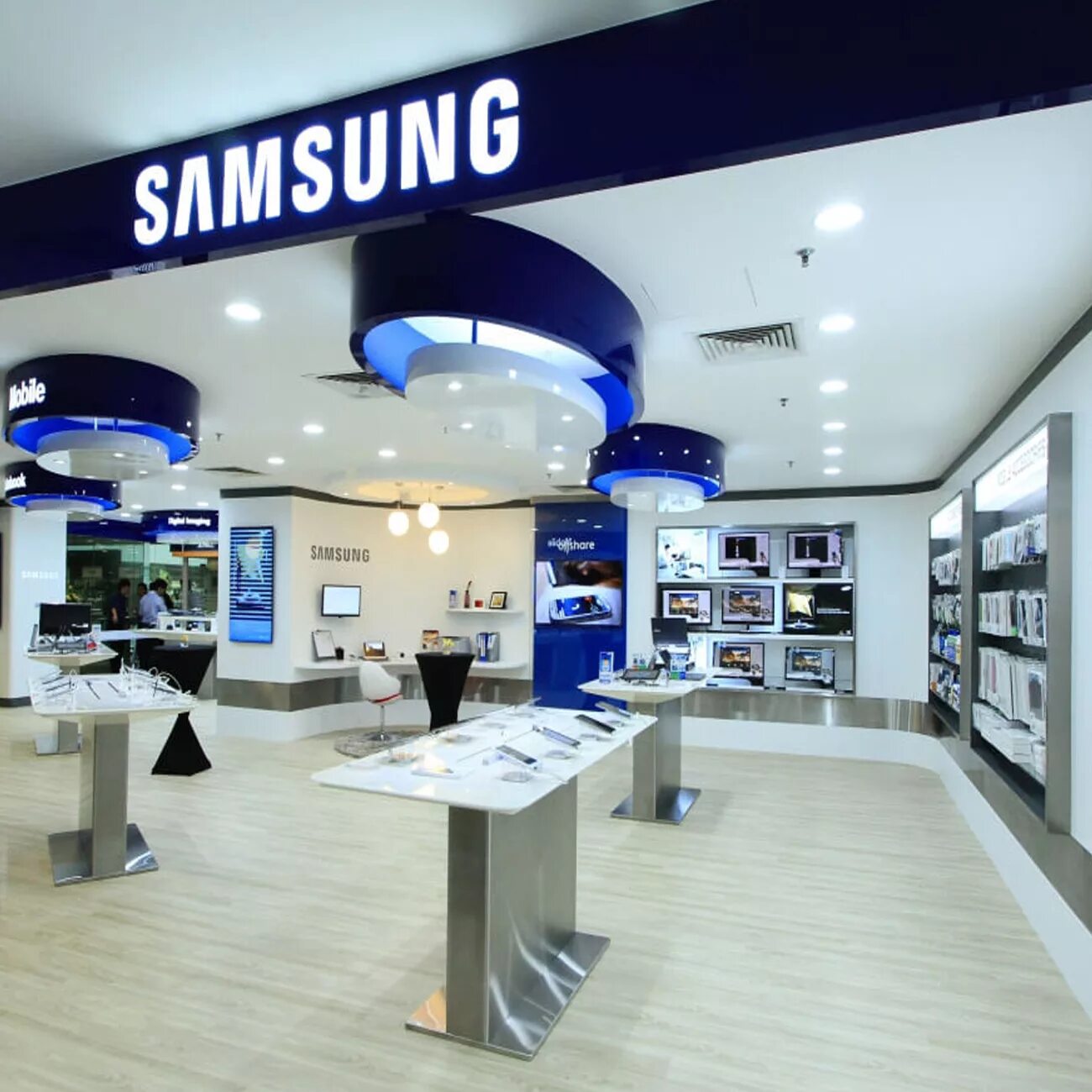 Магазины телефонов самсунг в москве. Samsung Store. Samsung магазин. Салон магазин Samsung. Фирменный магазин самсунг.