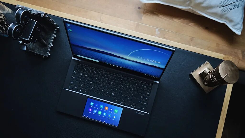 Asus zenbook 14 ultra 7. ASUS ux435eg. ASUS ZENBOOK ux21e матрица. Линейка от асус. Lenovo 2 монитора.