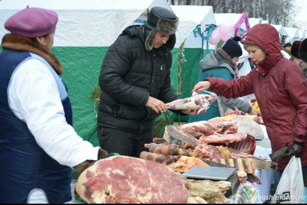 Где ярмарка уфа. Ярмарка выходного дня Уфа. Мясо на Ярмарке в Башкирии.