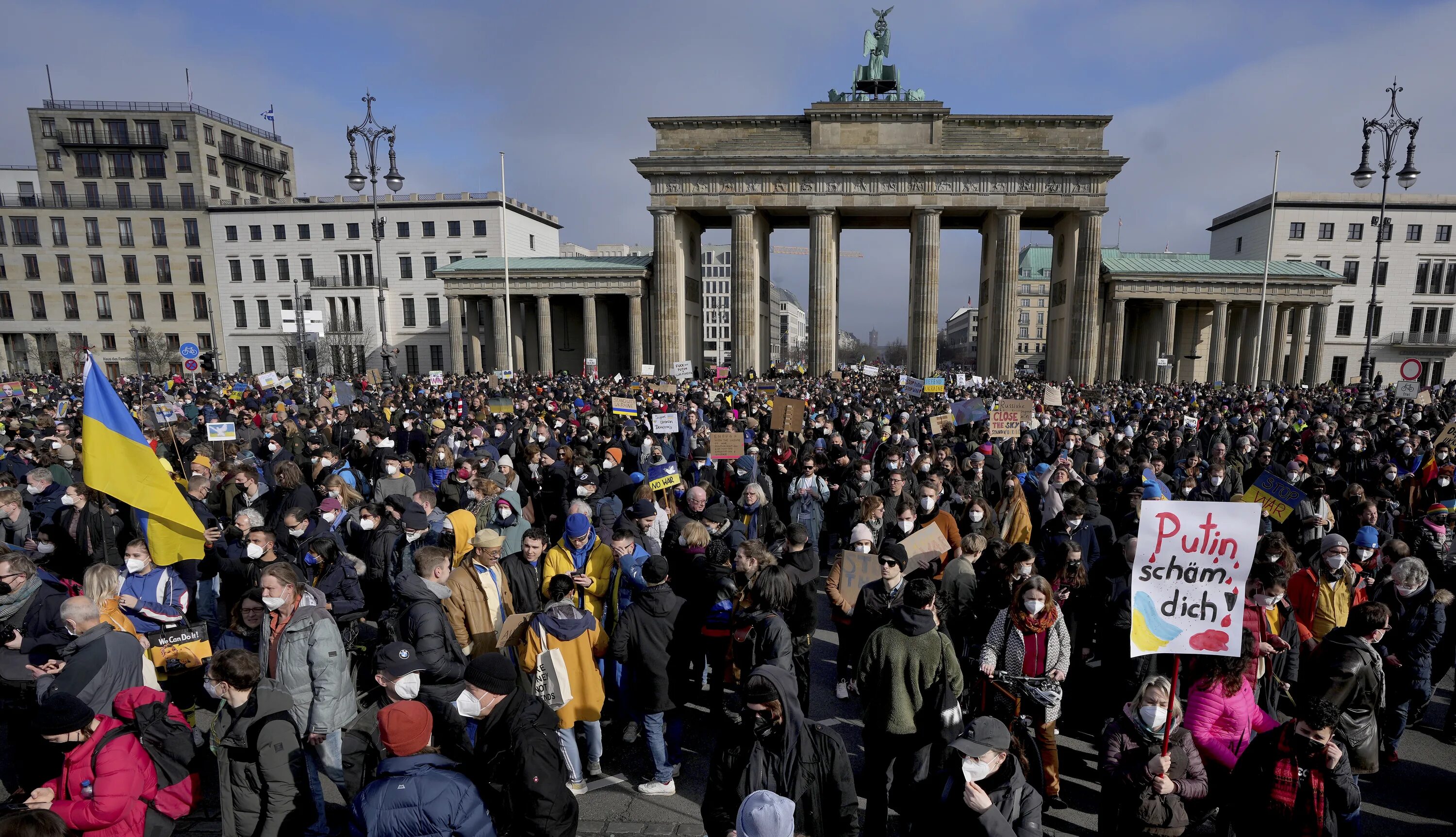Протесты в Германии 2022. Митинг в Берлине. Митинг украинцев в Германии. Протесты в Берлине против России.