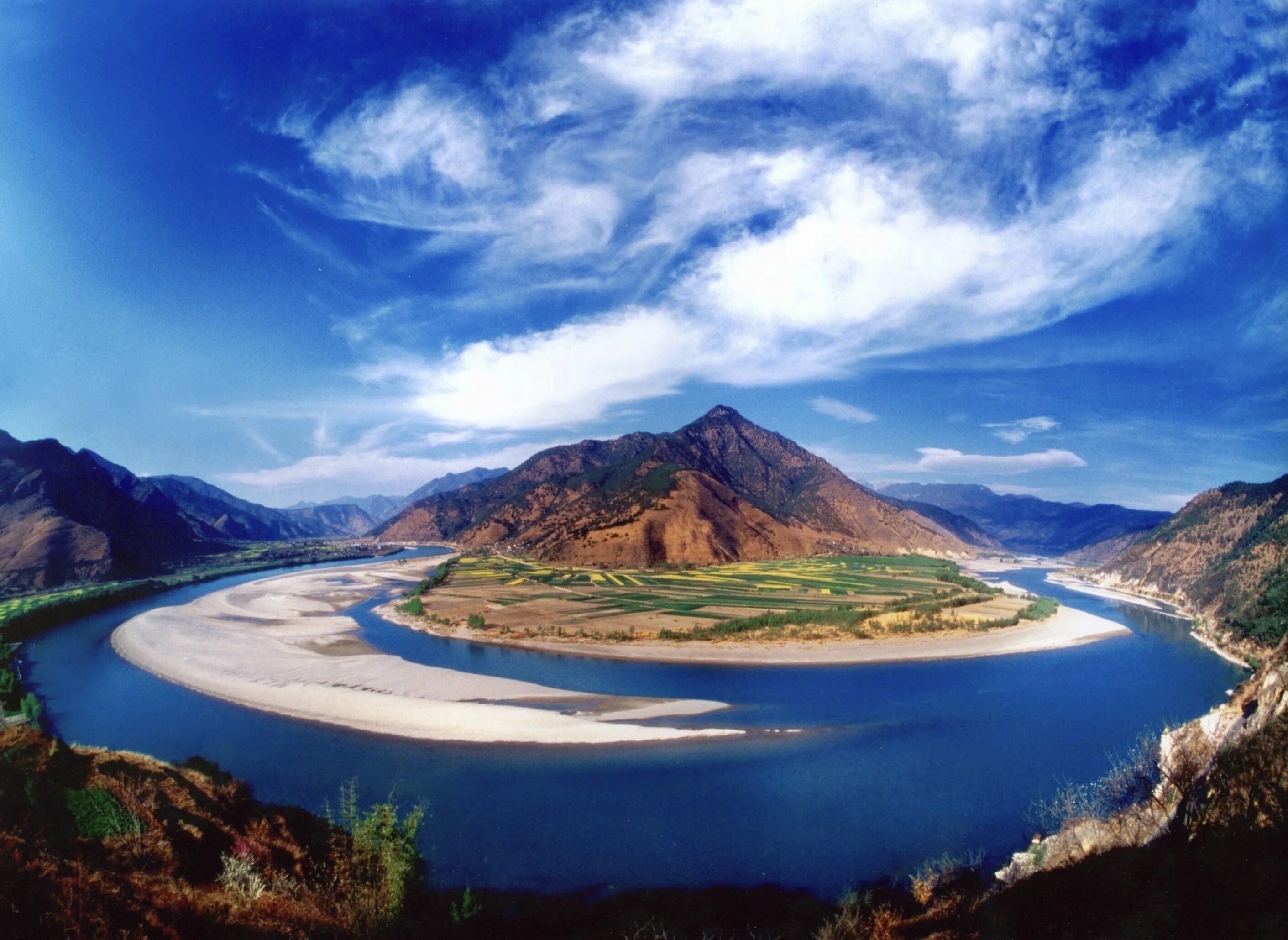 Реки евразии протяженностью свыше 2500 километров. Река Янцзы Китай. Янцзы голубая река. Река Янцзы голубая река. Древний Китай Янцзы.