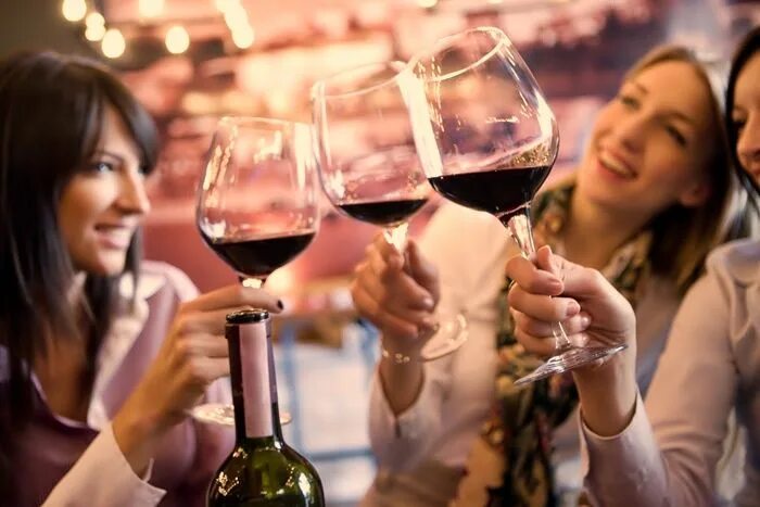Девушки пьют вино фото Arsenic & Cheap Wine (Part 1) Wine tasting, Wine, Wine tasting experience