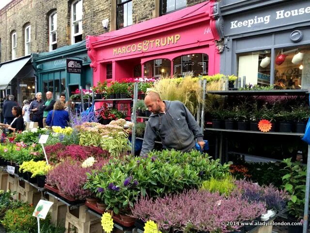 There are shops in london. Columbia Road Flower Market. Columbia Road Flower Market London. Лондон, цветочный рынок на коламбия роуд,. Columbia Road Flower Market Brick Lane.