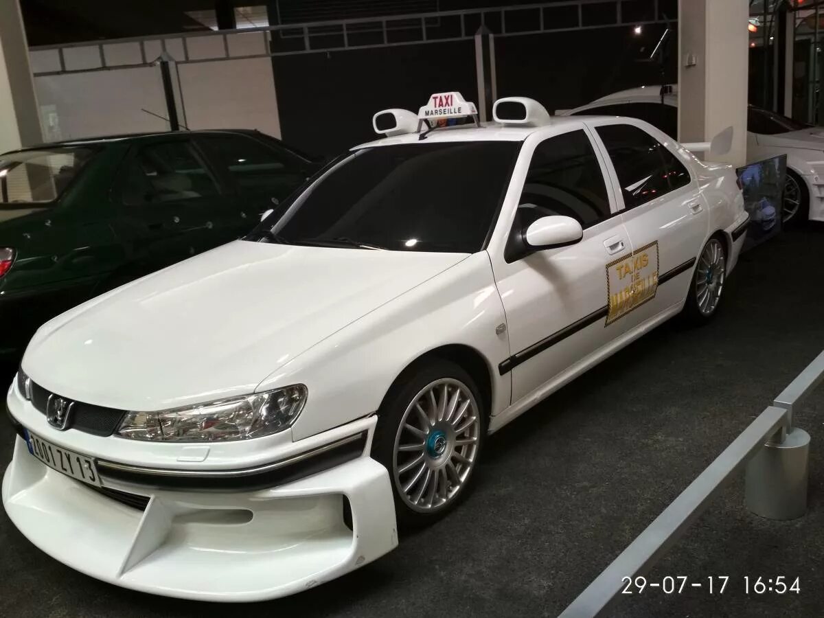 Такси 3 автомобили. Peugeot 406 Taxi 3л. Пежо 406 такси спереди.