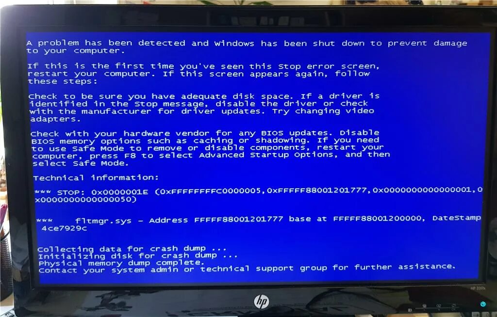 Почему завис канал. Компьютер завис синий экран. Синий экран смерти на ps1. Завис комп черный экран что. Компьютер завис на синем экране Windows.