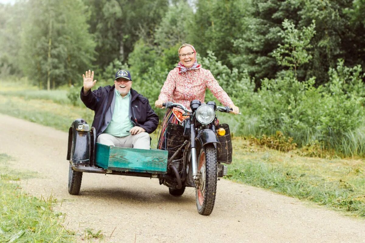 Урал Лесник мотоцикл с коляской. Кавказская пленница мотоцикл с коляской. Деревенский мотоцикл с люлькой. Смешной мотоцикл с люлькой.