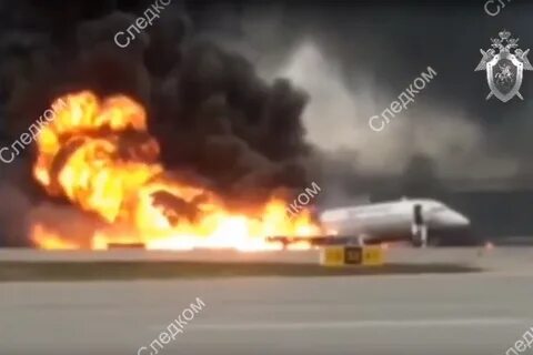 В москве горит самолет