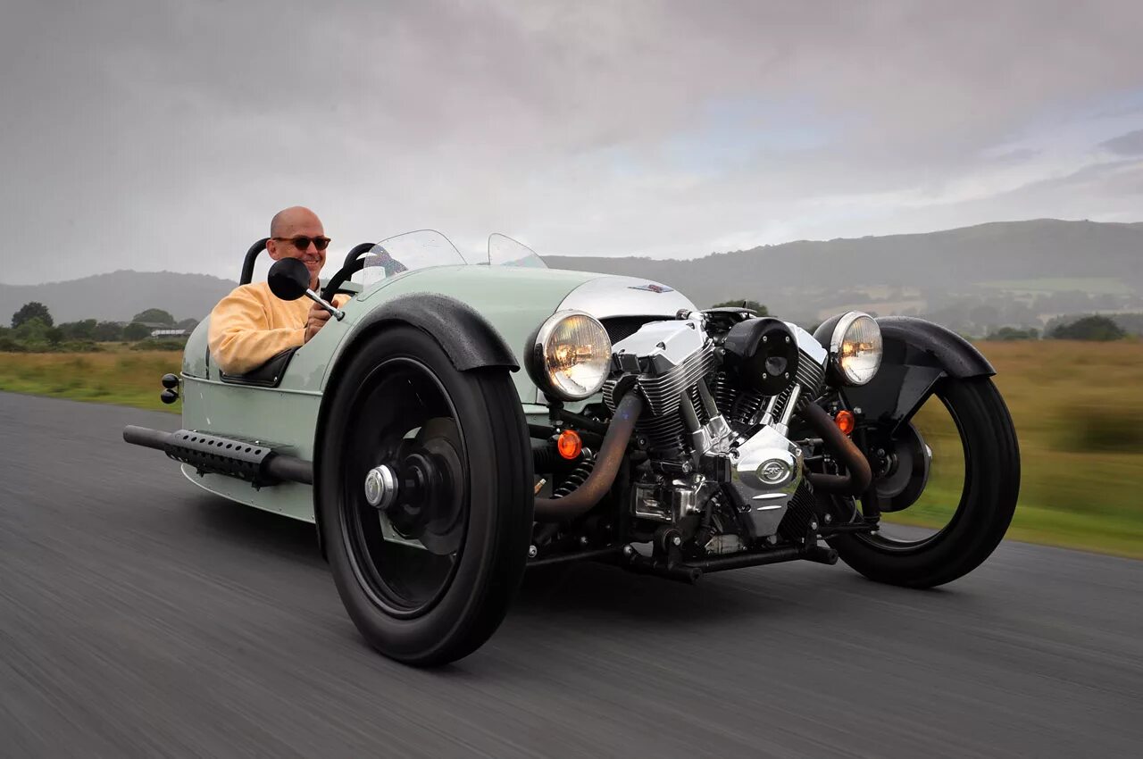 Сколько стоит машина байк. Morgan 3 Wheeler. Трицикл Morgan 3 Wheeler. Автомобиль Morgan 3 Wheeler. Морган машина 3 колеса.