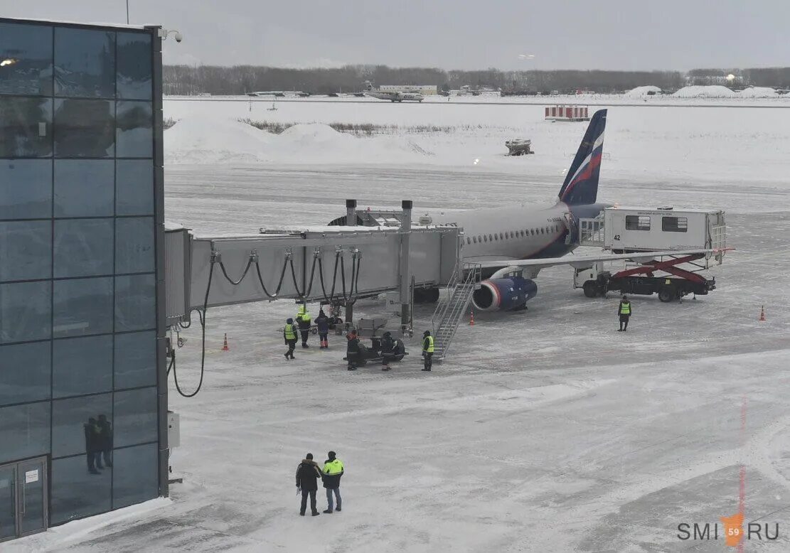 Самолетов аэропорт большое савино. Аэропорт Пермь телетрапы. Телетрап в аэропорту Домодедово. Аэропорт Астрахань телетрап. Аэропорт Талаги телетрап.