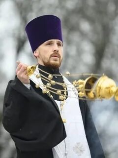 Священник клирик