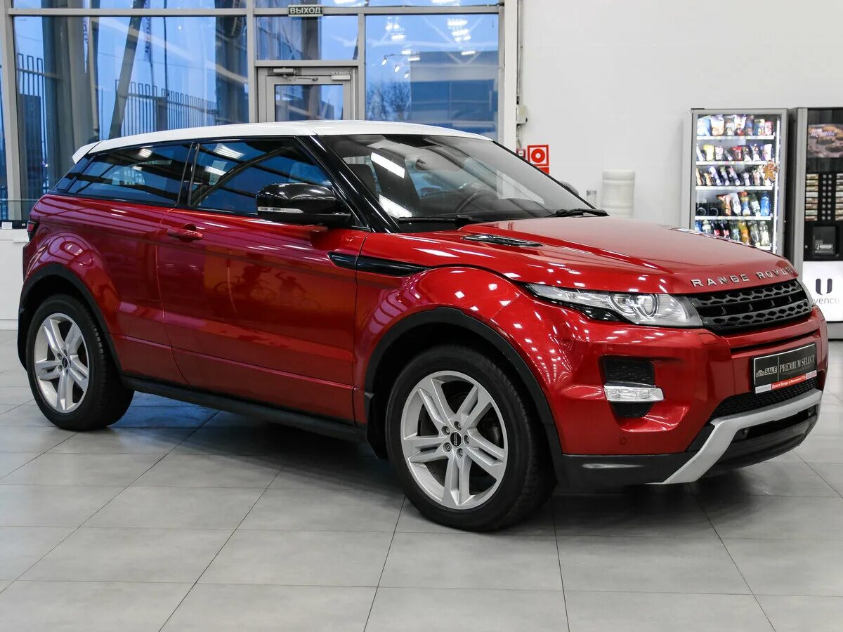 Масло эвок дизель. Land Rover range Rover Evoque 2012. Рендж Ровер Эвок красный. Рендж Ровер Evoque красный. Рендж Ровер вок крпсный.