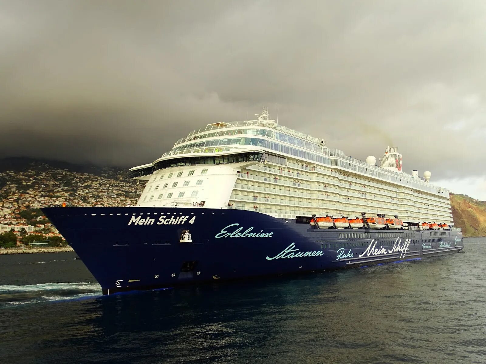 Круиз 4 дня. Лайнер 6.236.034. Картинка Schiff. Картинки Mein Schiff.