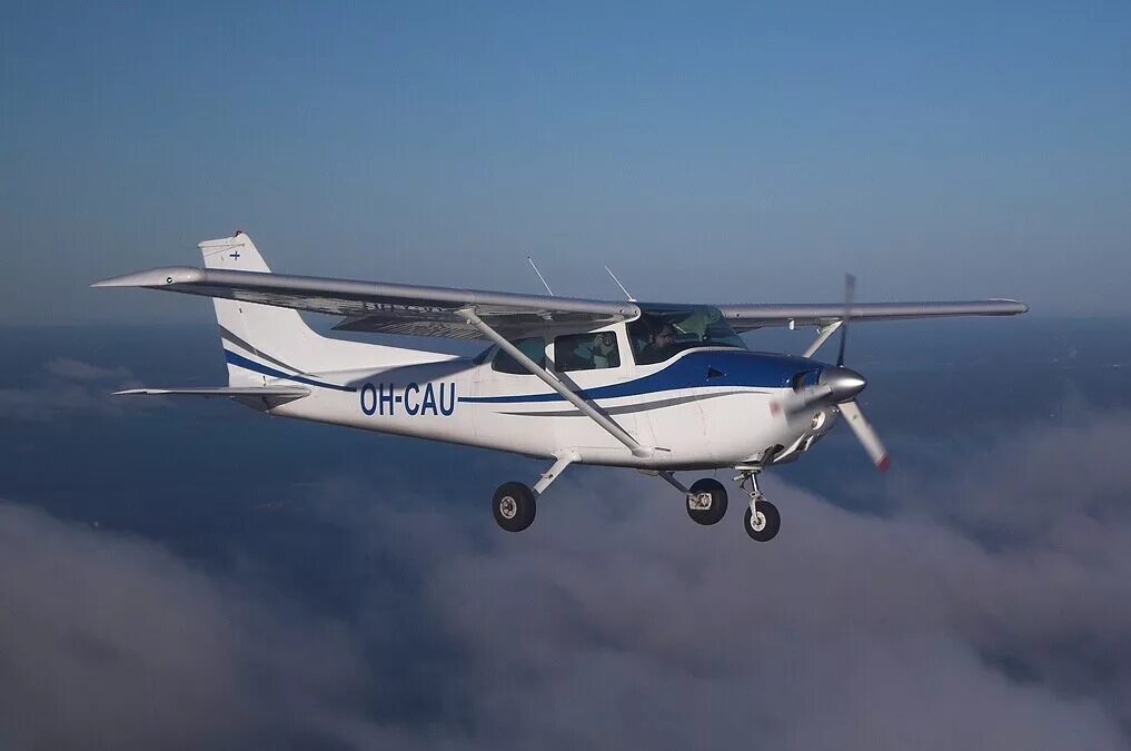Сесна 172. Самолет Cessna 172. Легкомоторный самолет Cessna 172. Cessna 172 самолёты Cessna. Самолет Cessna 182.