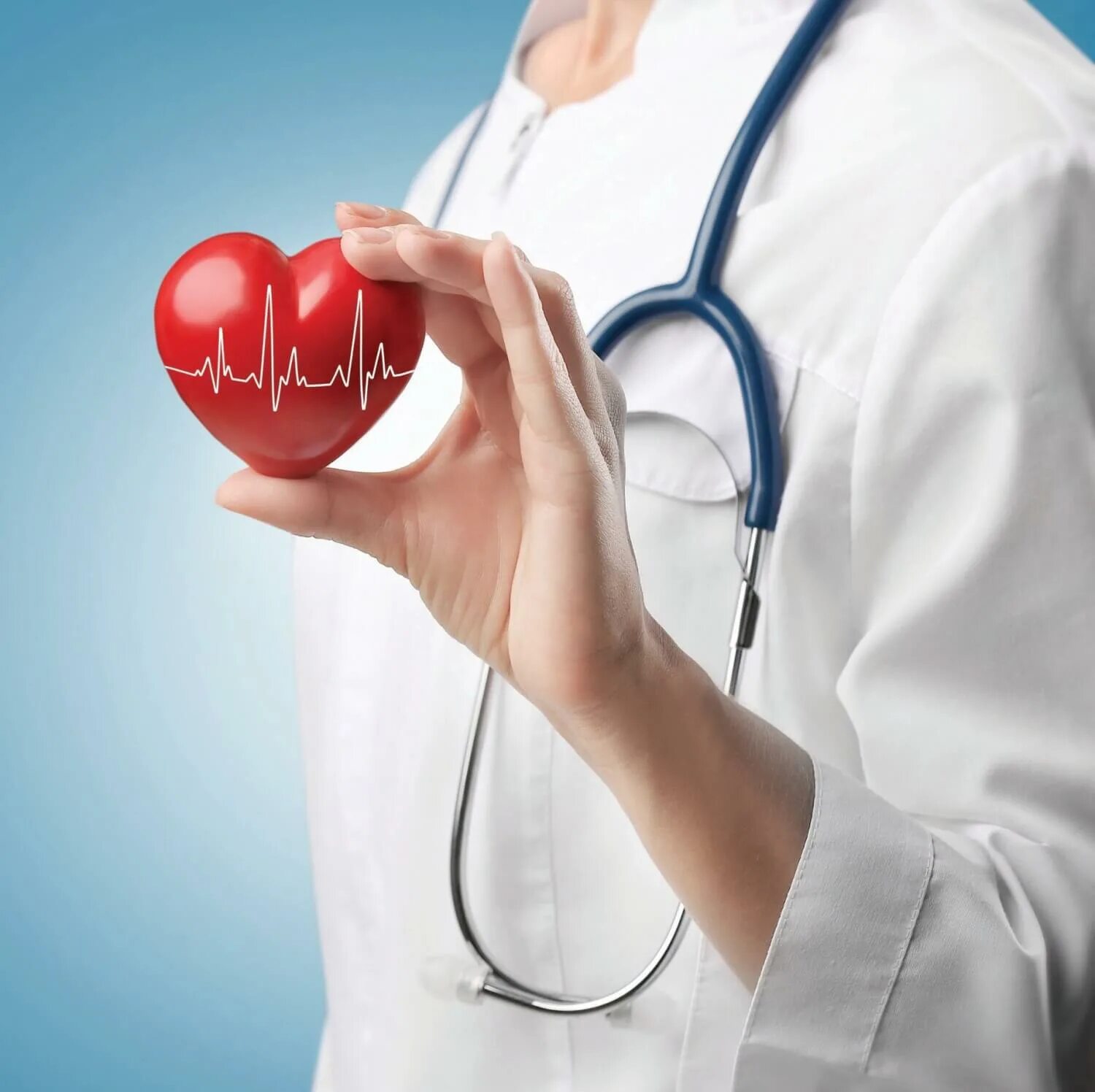 Врач с сердцем. Здоровье сердца. Врач с сердечком. Врач кардиолог.