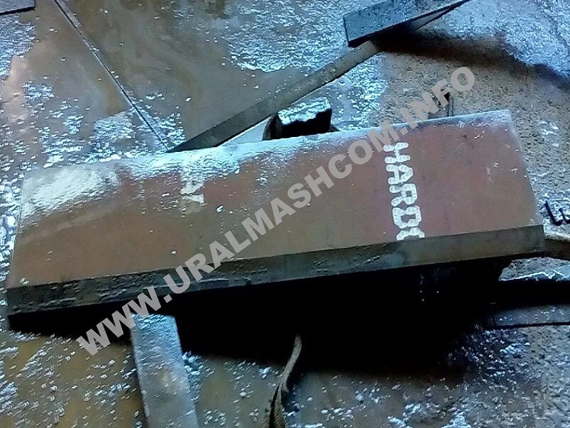 вварная кромка ковша. нож отвала jcb. 30. нож ковша jcb 9отверстий. кромка ковша.