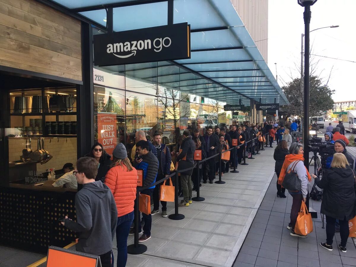 Магазин Амазон в США. Офлайн магазин. Амазон очереди магазин. Amazon go магазин. Offline store