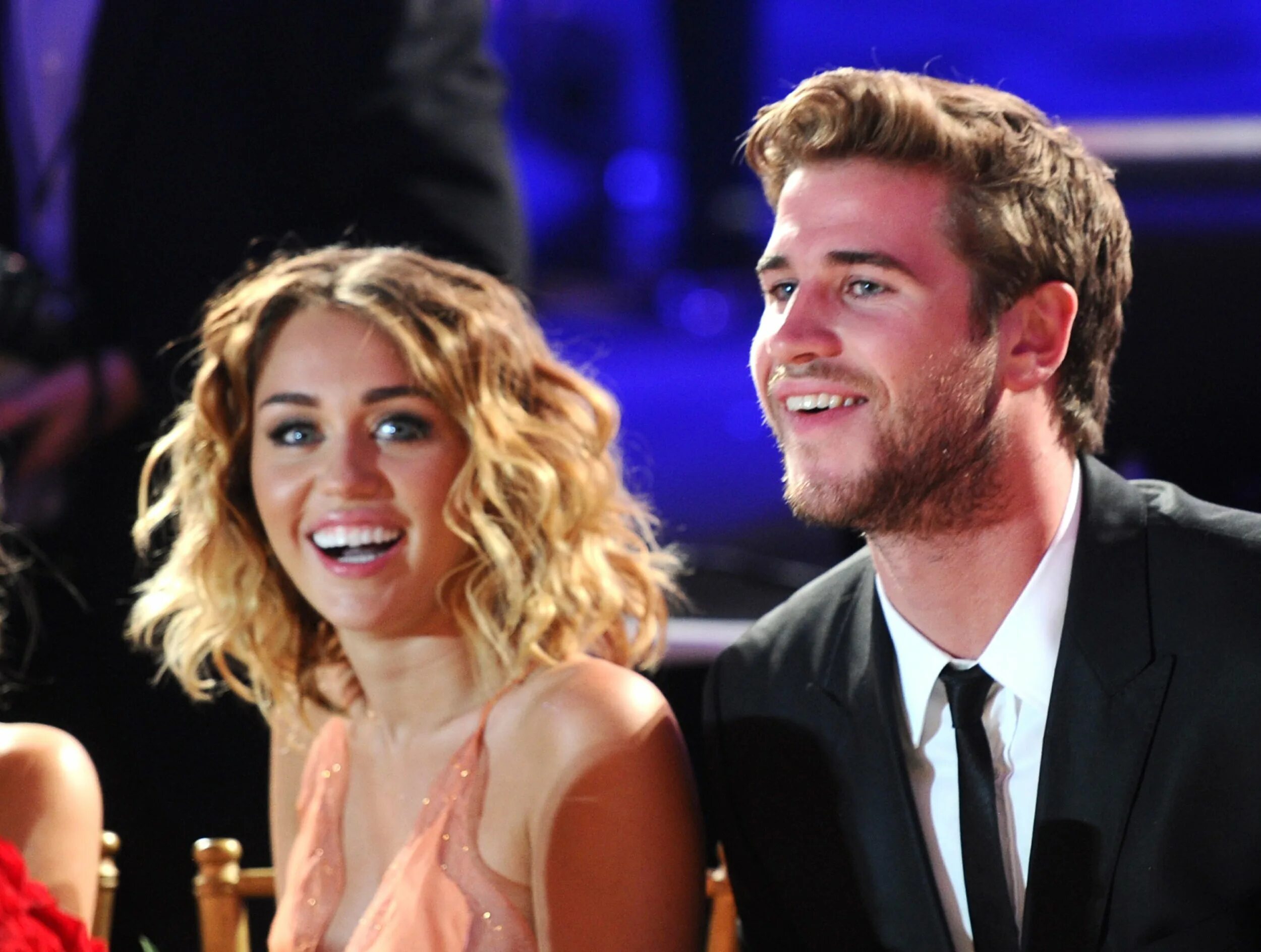 Лиам Хемсворт и Майли. Майли Сайрус и Лиам Хемсворт. Miley Cyrus и Лиам Хемсворт. Liam Hemsworth и Майли Сайрус. Майли расстались