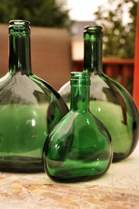 Бутыль стекло зеленая. Бутыль из зеленого стекла. Бутылочное стекло зеленого цвета. Бутылка из стекла зелёного цвета. Зеленые бутылки купить