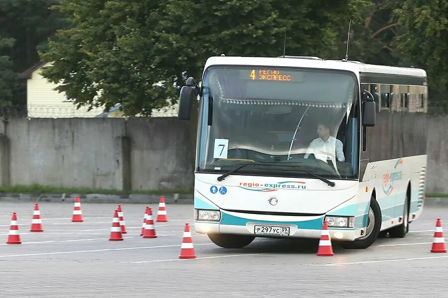 Irisbus Crossway le 12m. Автобусы Калининград междугородние. Автобусы Калининградской области. Irisbus Crossway 12m Зеленоградск транс. Водитель междугородный