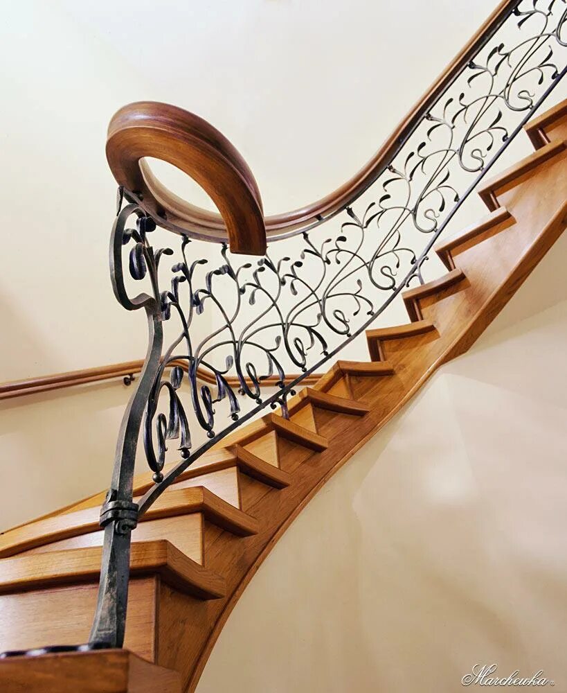 кованые перила. ограждение лестницы ковка. металлическое ограждение лестницы. кованые элементы для лестницы. перила с кованными элементами.