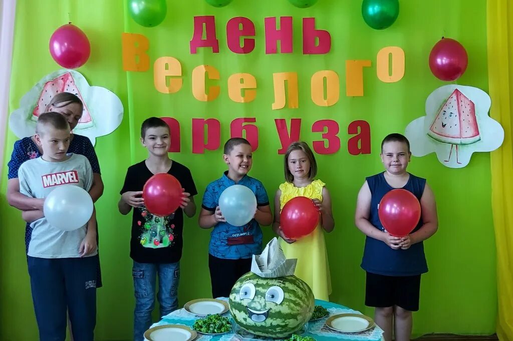 кресло на колесах для маломобильных граждан. комплексный центр социального обслуживания населения забота.