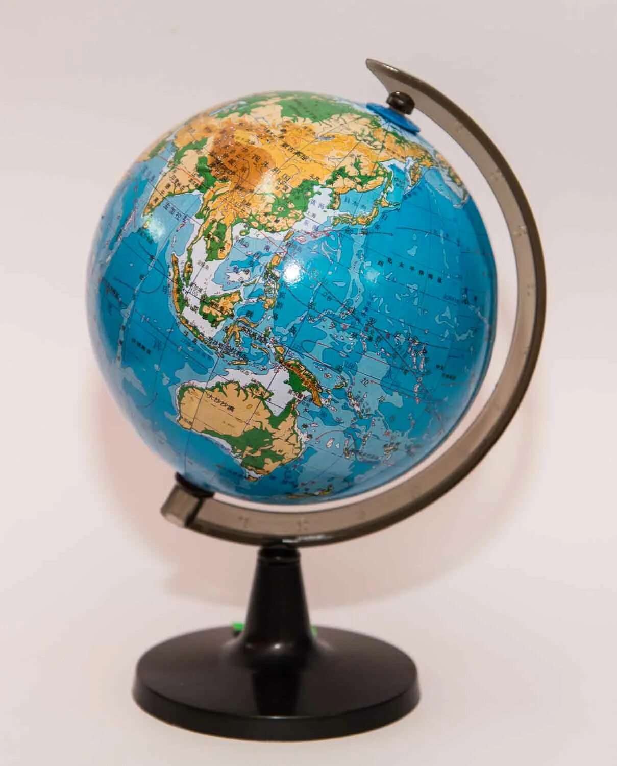 глобус физический глобусный мир детский 250 мм. глобус стоит. география глобус. глобус физико-политический с подсветкой рельефный 210 мм. огромный глобус.