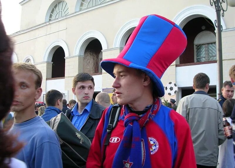 Яркие болельщики. Телеграмм канал фанаты футбол. Чилийские болельщицы. Мнение фанатов. Мнение фанатов.