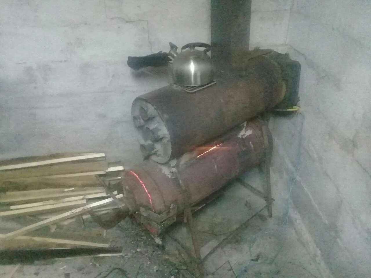 Печка в гараж из трубы. Печь для гаража из трубы 530 своими руками. мини печь из трубы 219 мм.. печь из газового баллона в гараж. буржуйка из газового баллона на дровах.