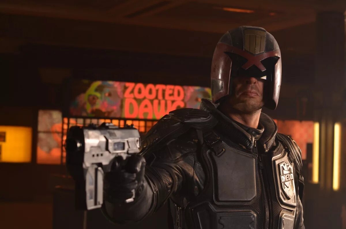 Карл урбан дредд. Dredd third. Судья дредд 3d фильм 2012. Судья дредд 3д. Dredd third.