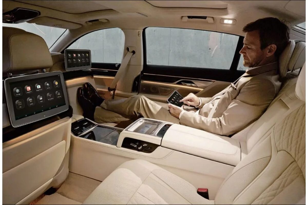 Купить й 7. BMW 7 2022 салон. BMW 7 Series 2015. BMW 7er салон. BMW x7 Майбах.