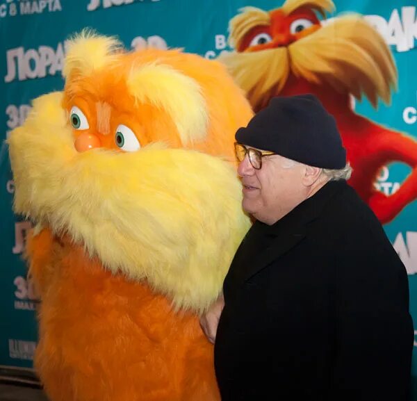 Дэнни де вито озвучивает лоракса. Дэнни де вито озвучивает лоракса. Актер озвучки лоракса. Кто озвучивал лоракса. Дэнни де вито озвучивает лоракса.