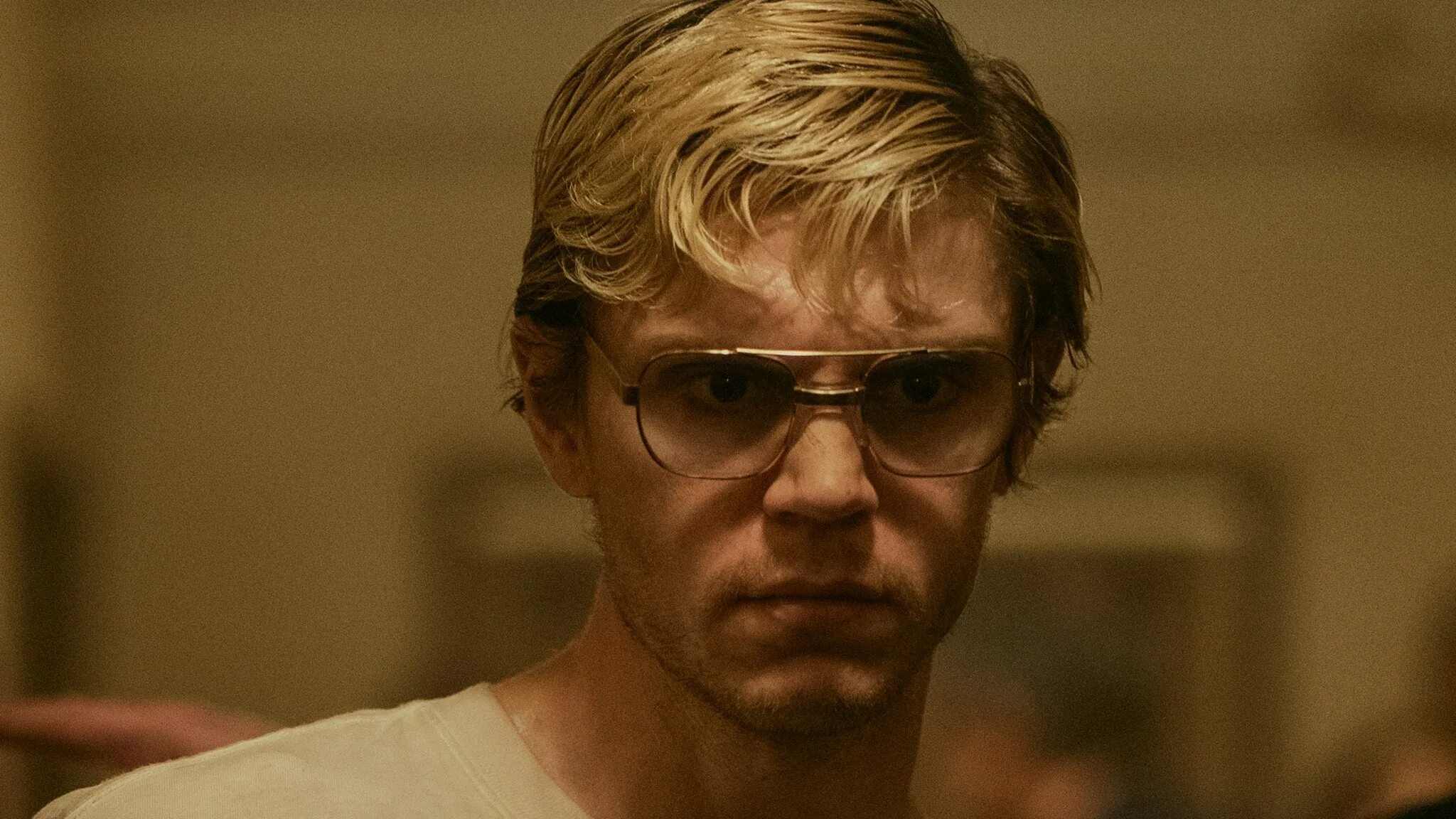 Дамер нетфликс. Дамер сериал. сериал про джеффри дамера. дамер монстр.