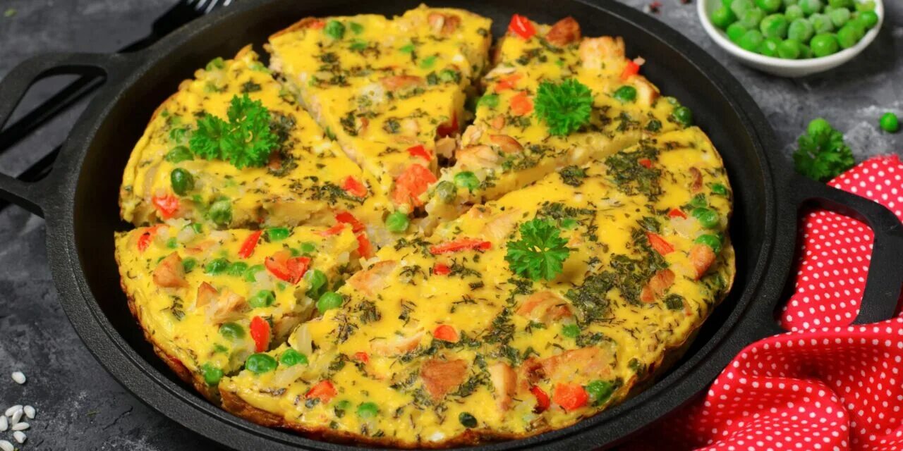 Омлет с курицей и овощами