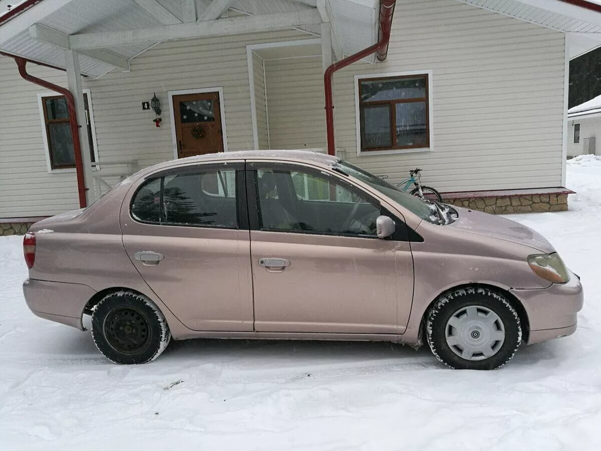 Платц 2000 года. Toyota Platz 2000. Toyota Platz розовый. Тойота Платц красная 2000. Тойота Платц розовая.