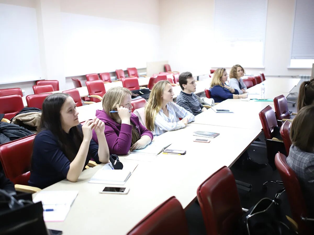 Шапочка студента. Высшее образование в америке. Выпускник вуза. Учебное заведение мини. Северо восток сша университеты.