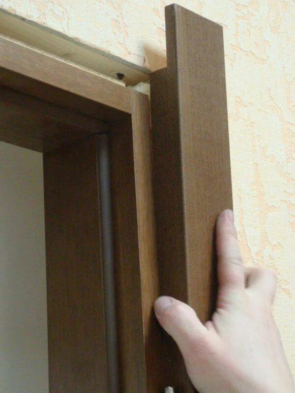 Как установить наличники
