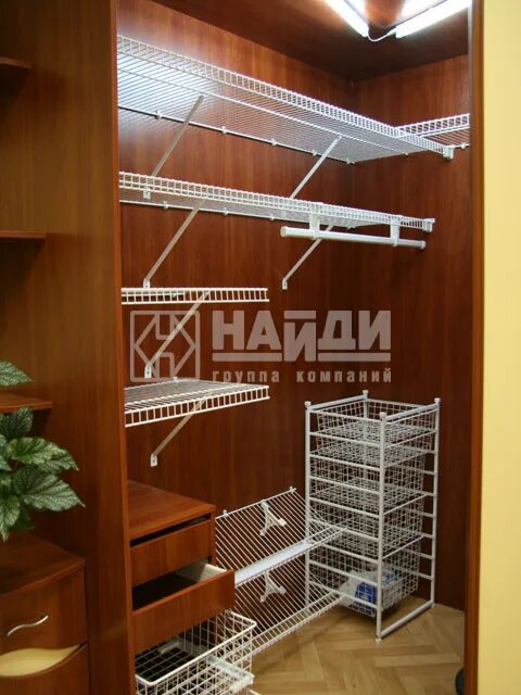 Сетки в шкаф купе. Сетчатые полки для гардеробной. наполнение для шкафов и гардеробных. сетчатые гардеробные системы. сетчатые полки для шкафов.