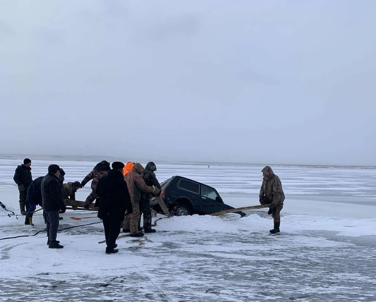 Братское водохранилище. Братское вдхр с самолета. Погода на братском водохранилище. Шторм на братском водохранилище. Золотые пески братское водохранилище.